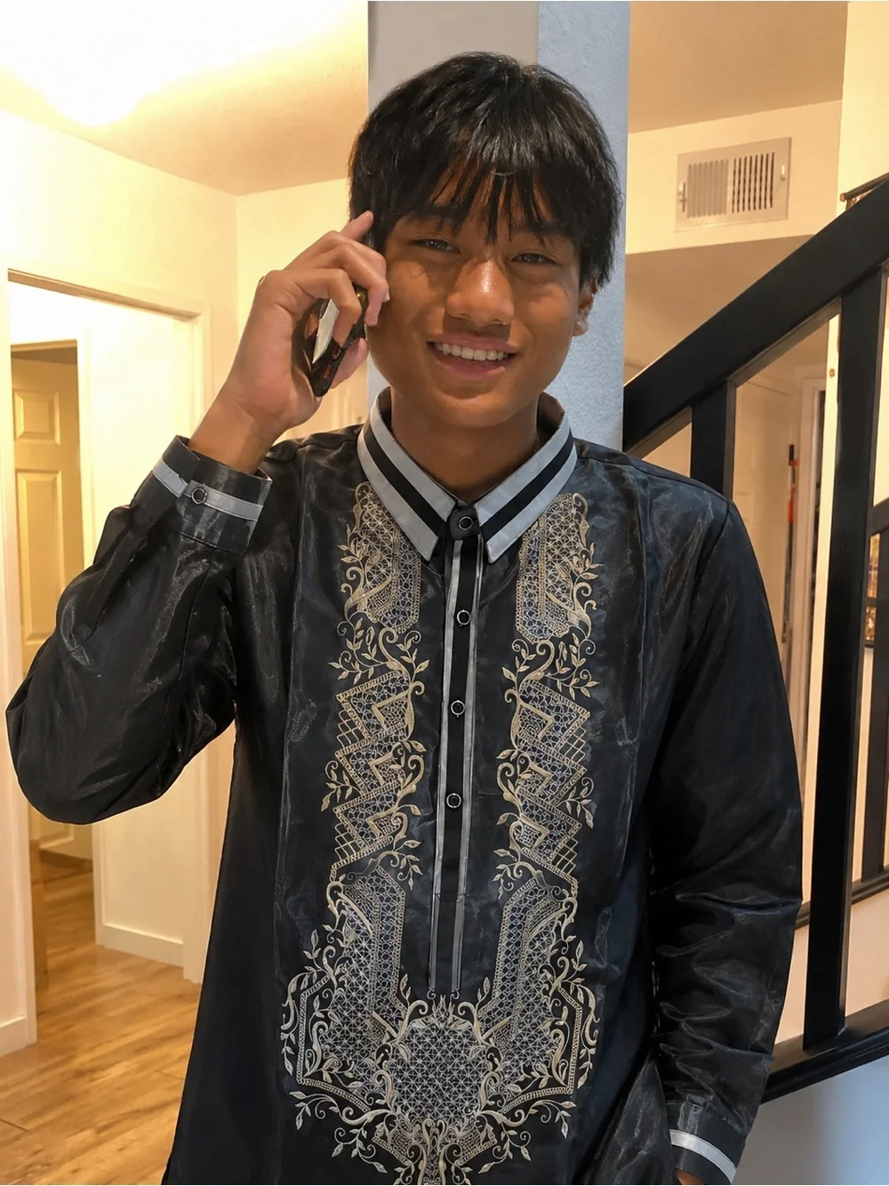 Men's Black Embroidered Tunic Barong Tagalog - Classic Formal Wear